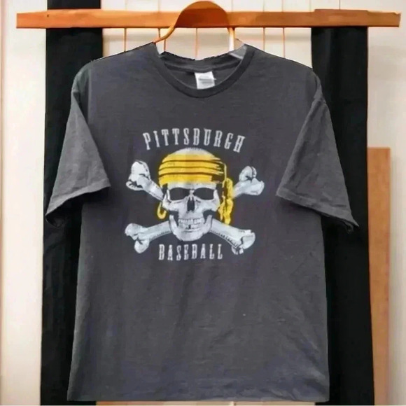 Pittsburgh Pirates Men's Size Large Delta Pro Weight Black T-Shirt MLB Baseball - Picture 2 of 3